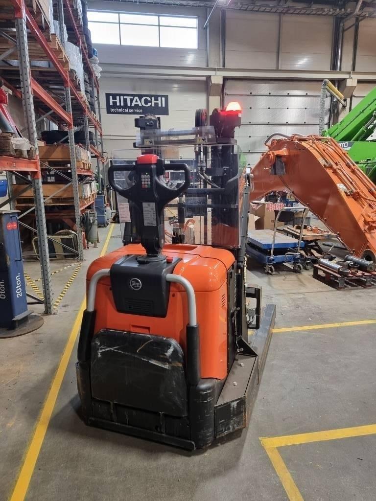 BT SPE 120 XR Käyden ajettavat pinoamistrukit