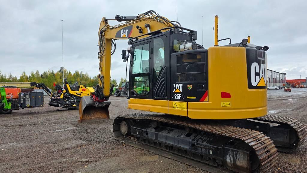 CAT 325FLCR Telakaivukoneet
