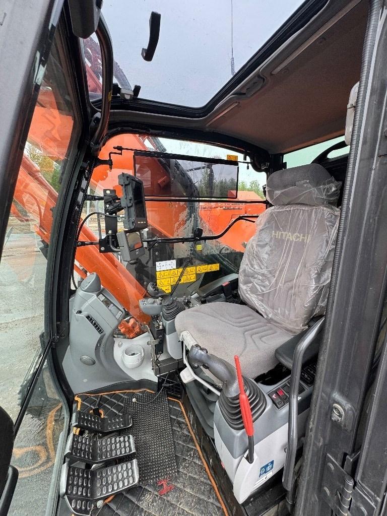 Hitachi ZX 225 US R LC-6 Telakaivukoneet